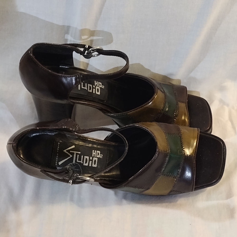 Studio Women's Black and Brown Heels - Picture 3 of 10
